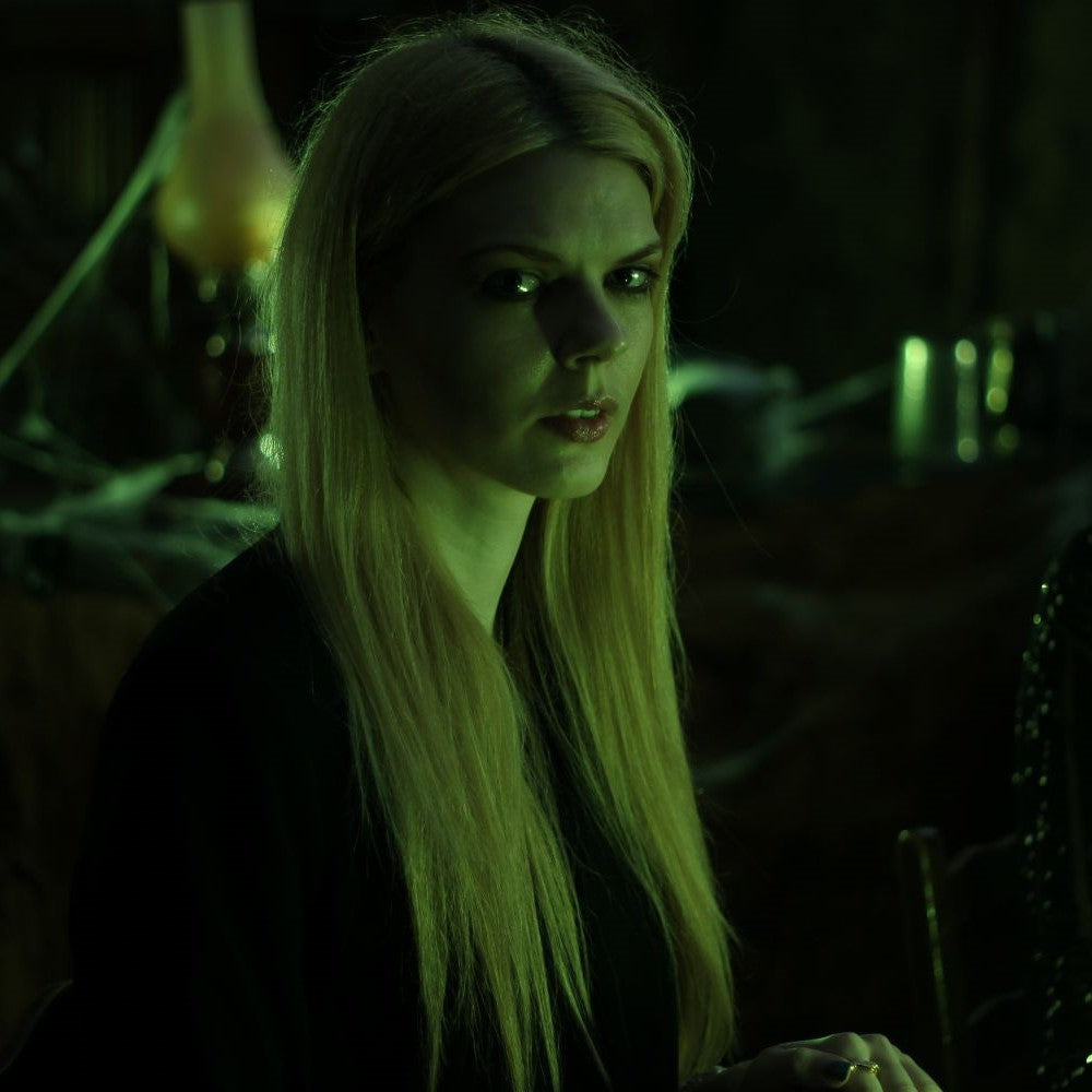 Horror Queen Ayvianna Snow