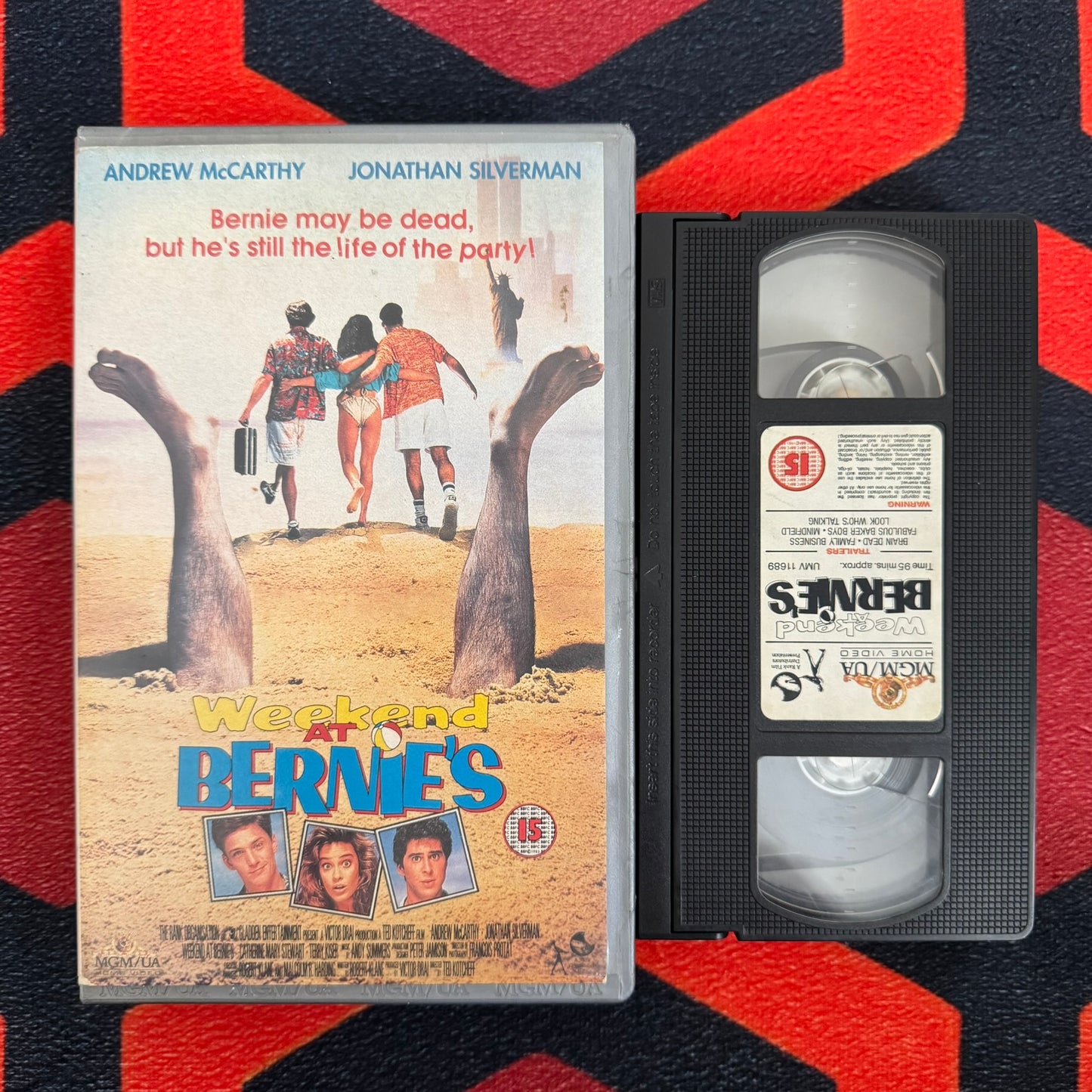 Weekend at Bernie's Ex Rental VHS Video (1989) UMV11689