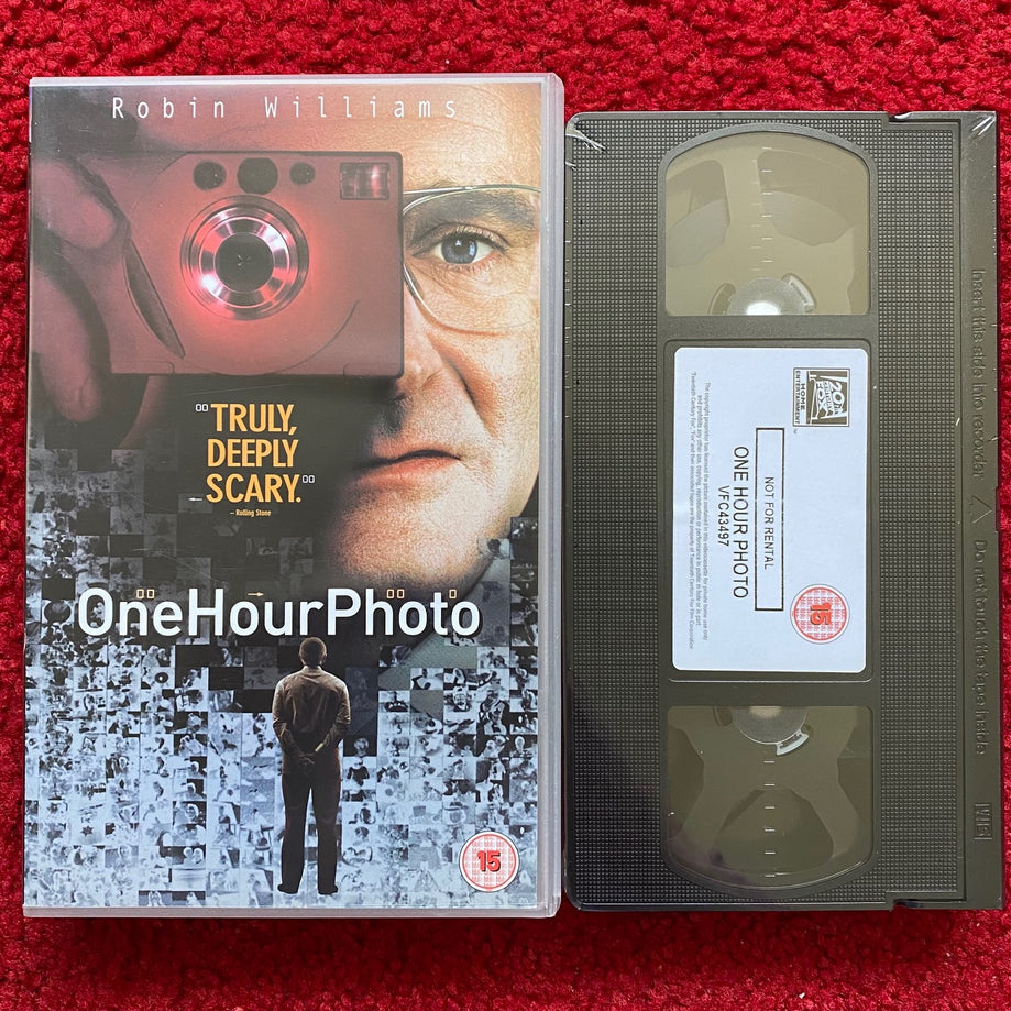 One Hour Photo (Brand New and Sealed) VHS Video (2002) 22851S-N